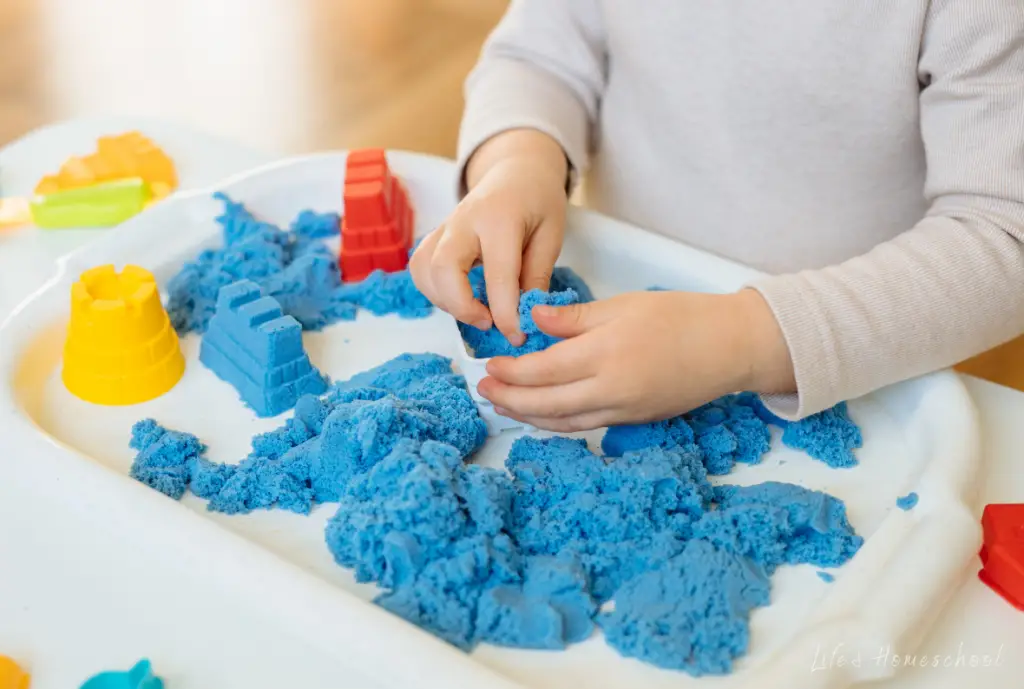 Simple Sensory Bins for preschoolers!